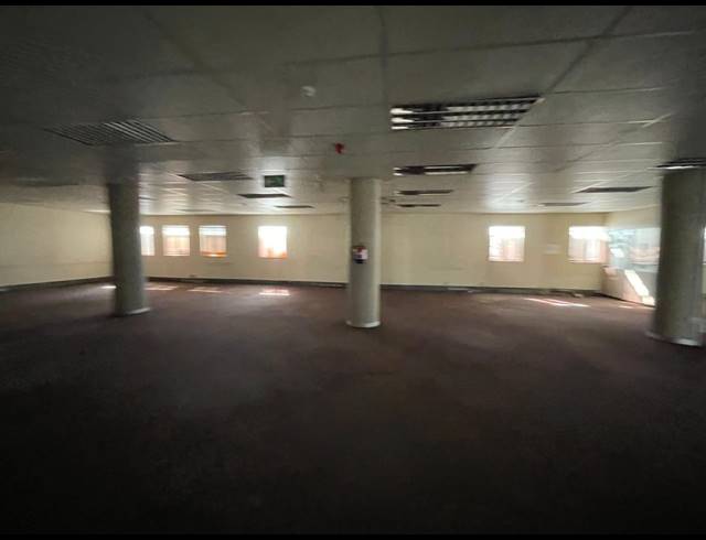 1,430M² OFFICE FOR SALE IN BRYANSTON